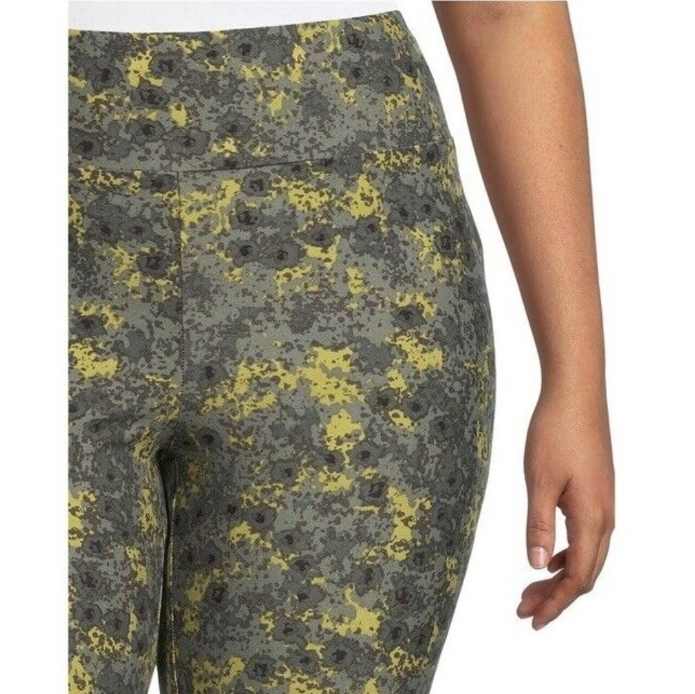 Terra & Sky Women High Rise Plus Fitted Leggings Green Camo Size 3X (24W - 26W)